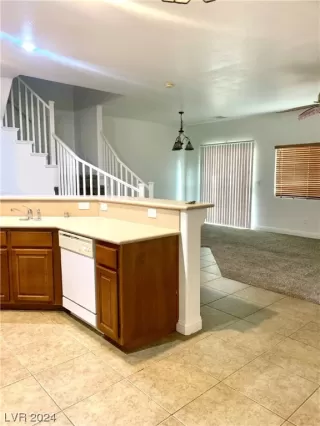 Photo #4: 2550885 Listing