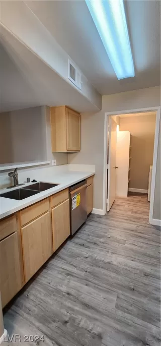 Photo #6: 2550893 Listing 