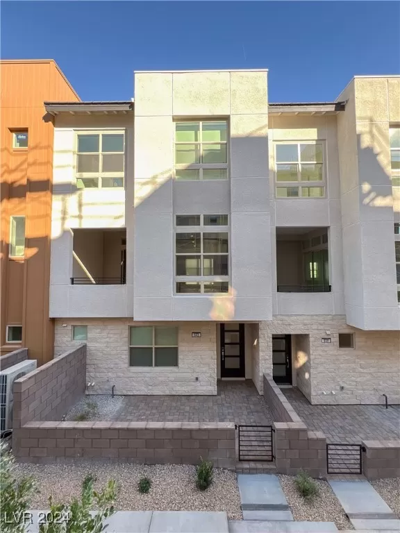 MLS: 2550899 Condo For Sale