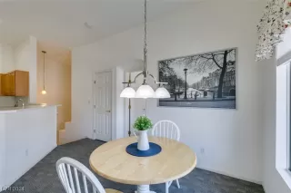 Photo #6: 2550905 Listing