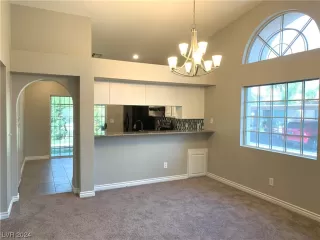 Photo #4: 2550909 Listing 