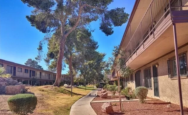 MLS: 2550910 Condo For Sale