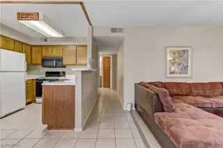 Photo #3: 2550937 Listing