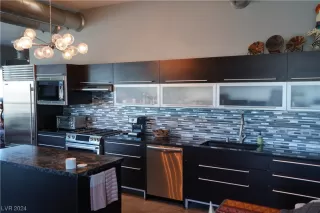 Photo #4: 2550949 Listing