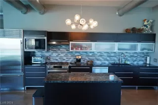 Photo #5: 2550949 Listing