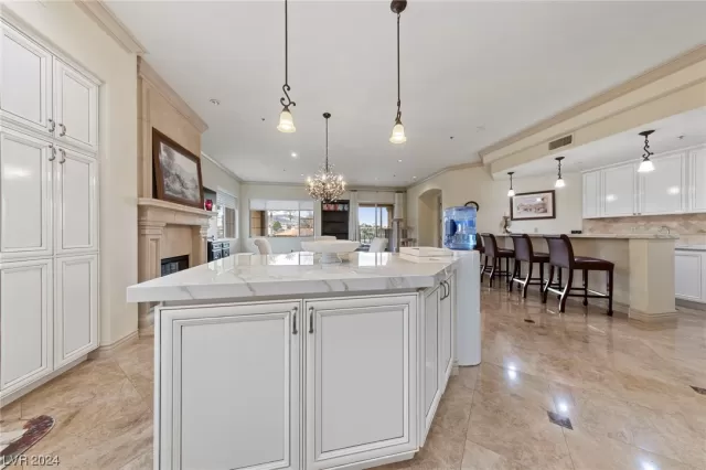 MLS: 2550959 Condo For Sale