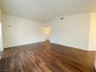 Photo #5: 2550964 Listing 