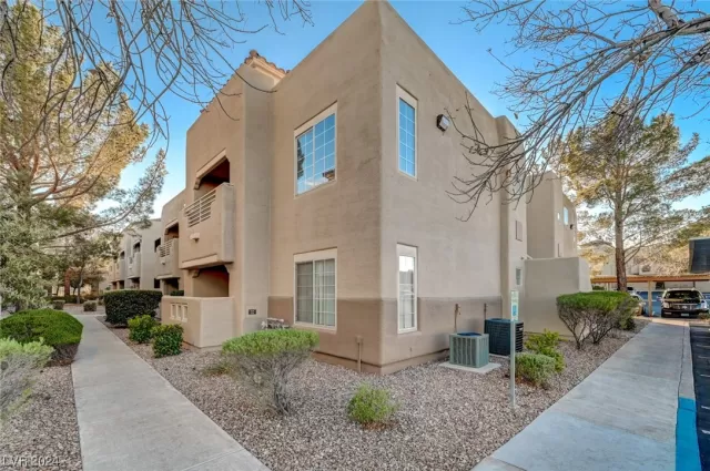 MLS: 2550970 Condo For Sale