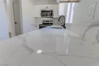 Photo #1: 2550994 Listing