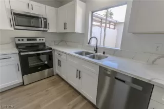 Photo #2: 2550994 Listing