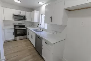 Photo #4: 2550994 Listing