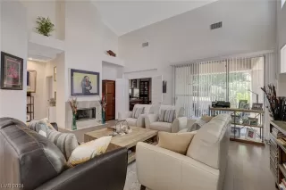 Photo #5: 2551018 Listing