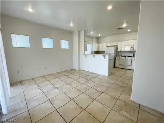 Photo #4: 2551020 Listing 