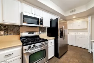 Photo #2: 2551037 Listing