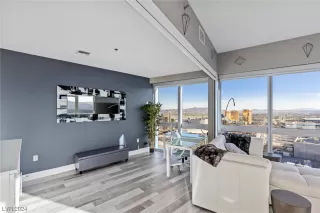 Photo #5: 2551039 Listing 