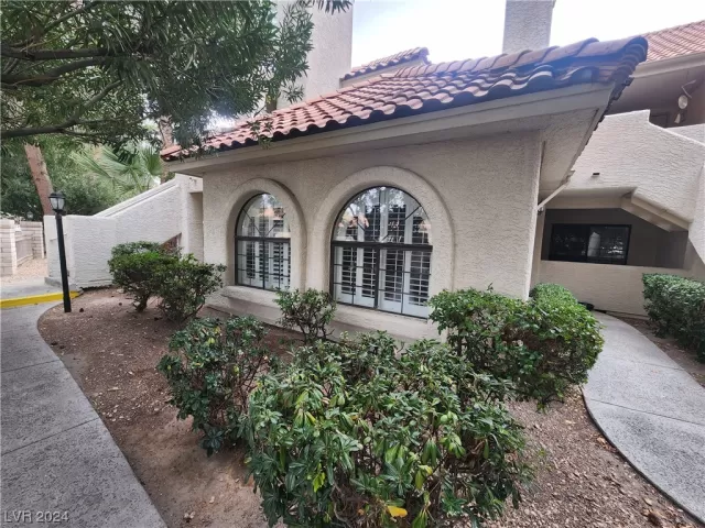 MLS: 2551058 Condo For Sale