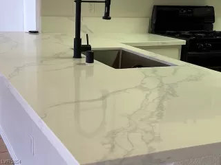 Photo #4: 2551070 Listing 