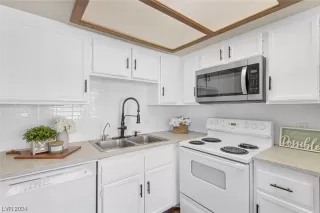 Photo #2: 2551168 Listing