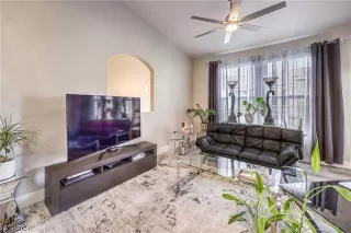 Photo #2: 2551216 Listing