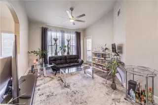 Photo #5: 2551216 Listing