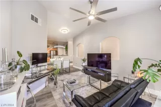 Photo #6: 2551216 Listing