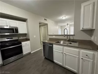 Photo #5: 2551225 Listing