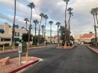 Photo #2: 2551243 Listing