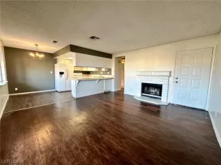 Photo #4: 2551243 Listing