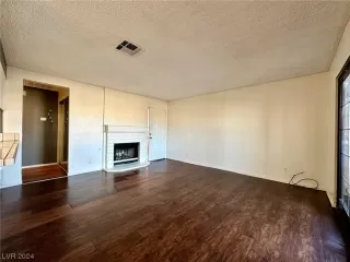 Photo #5: 2551243 Listing