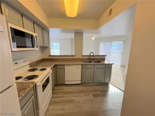 Photo #5: 2551259 Listing 