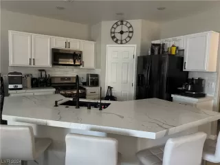 Photo #1: 2551284 Listing 