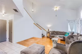 Photo #4: 2551319 Listing