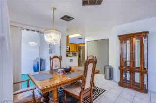 Photo #5: 2551319 Listing