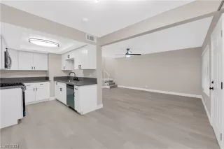 Photo #5: 2551336 Listing