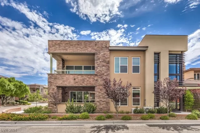 MLS: 2551343 Condo For Sale