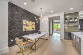 Photo #5: 2551343 Listing 