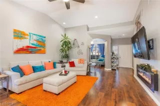 Photo #5: 2551378 Listing