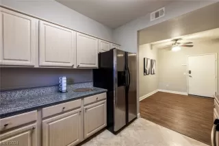 Photo #5: 2551417 Listing