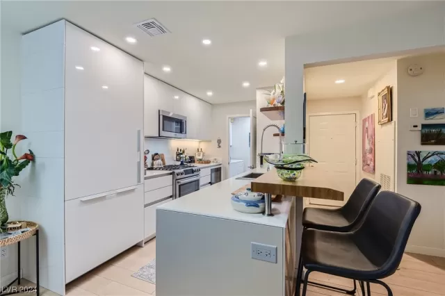 MLS: 2551449 Condo For Sale