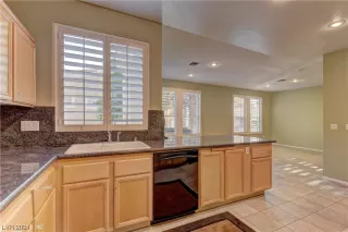 Photo #3: 2551593 Listing