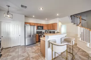 Photo #5: 2551627 Listing 