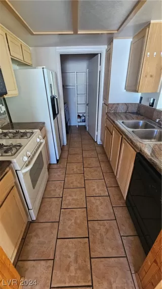 Photo #2: 2551638 Listing 