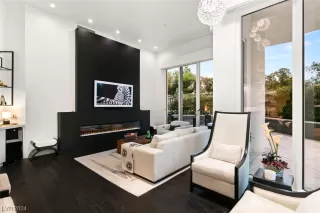 Photo #2: 2551640 Listing 