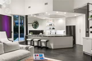 Photo #5: 2551640 Listing 