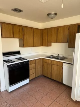 Photo #5: 2551667 Listing 