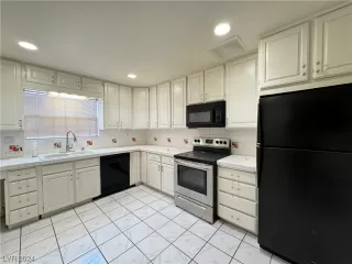 Photo #3: 2551709 Listing 