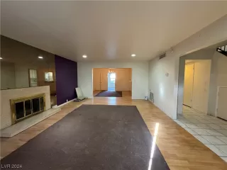 Photo #5: 2551709 Listing 