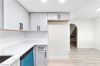 Photo #5: 2551783 Listing