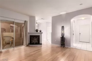 Photo #4: 2551798 Listing