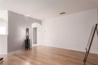 Photo #5: 2551798 Listing